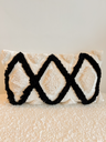 Coussin rectangulaire blanc et noir motif losange