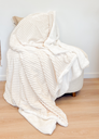 Couverture Beige et blanche