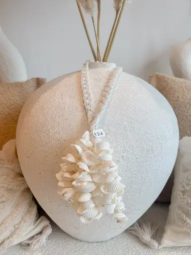 Collier en coquillage blanc