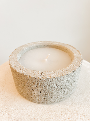 Bougie citronée en béton